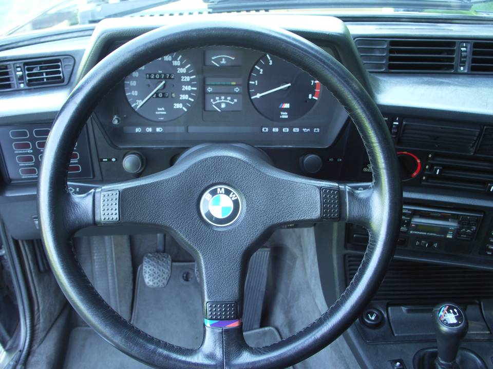 Bild 16/37 von BMW M 635 CSi (1988)