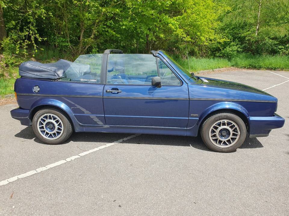Image 29/75 de Volkswagen Golf Mk I Convertible 1.8 (1991)