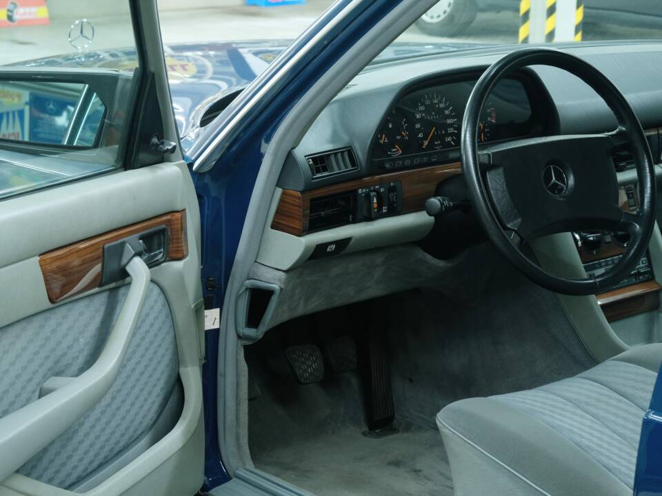 Bild 46/50 von Mercedes-Benz 300 SE (1990)