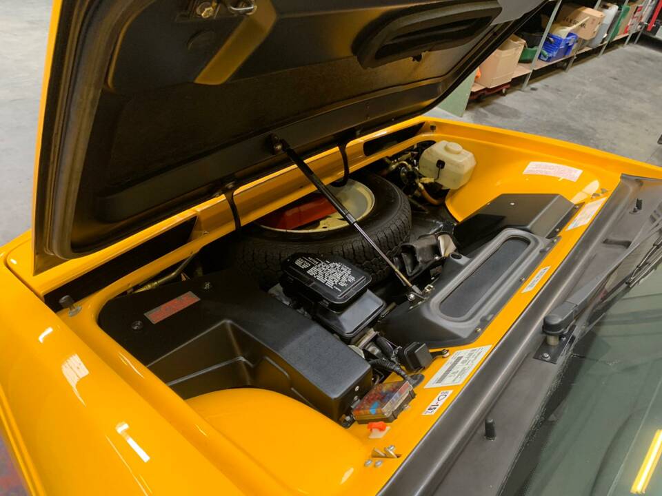 Image 13/33 of Lotus Esprit S4 (1993)