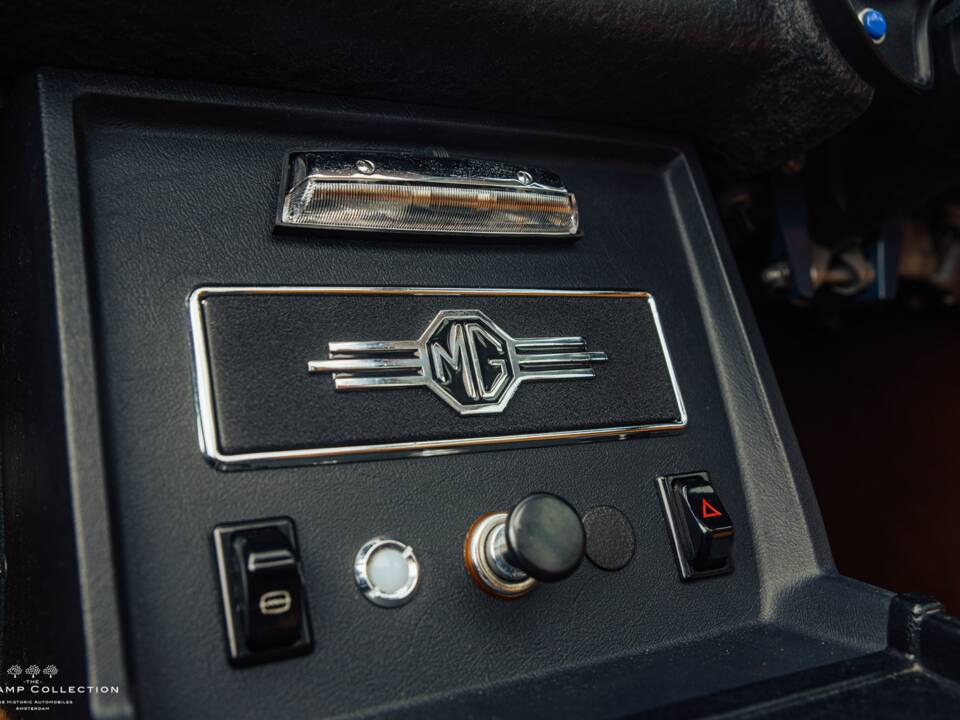 Image 22/40 of MG MGB GT V8 (1973)