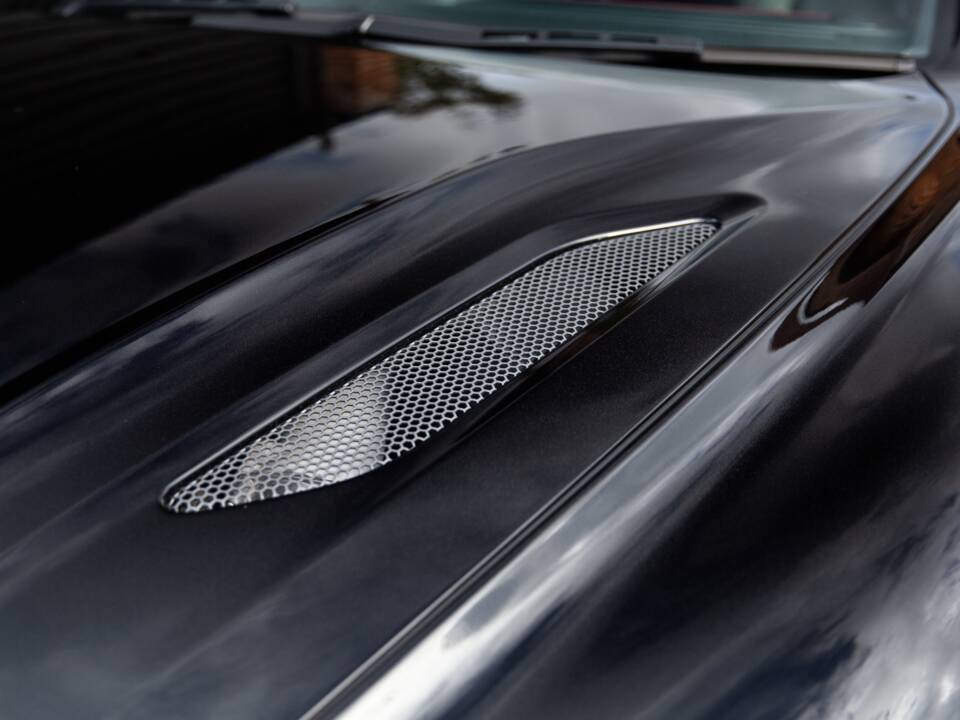 Immagine 18/72 di Aston Martin Vanquish Volante (2016)