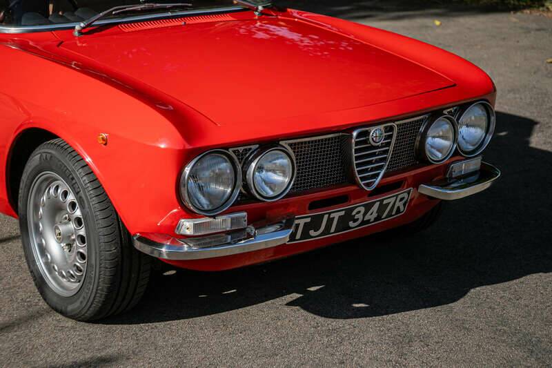 Image 8/45 of Alfa Romeo 2000 GT Veloce (1975)