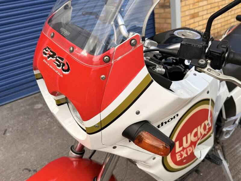 Image 23/40 of Cagiva DUMMY (1994)