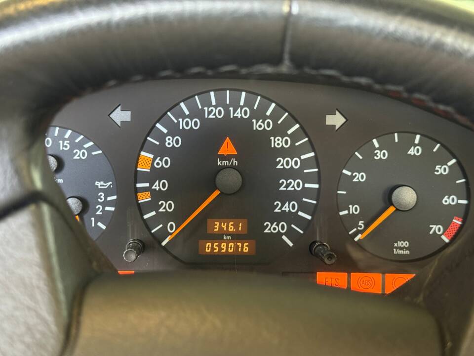 Immagine 17/17 di Mercedes-Benz SL 280 (1995)