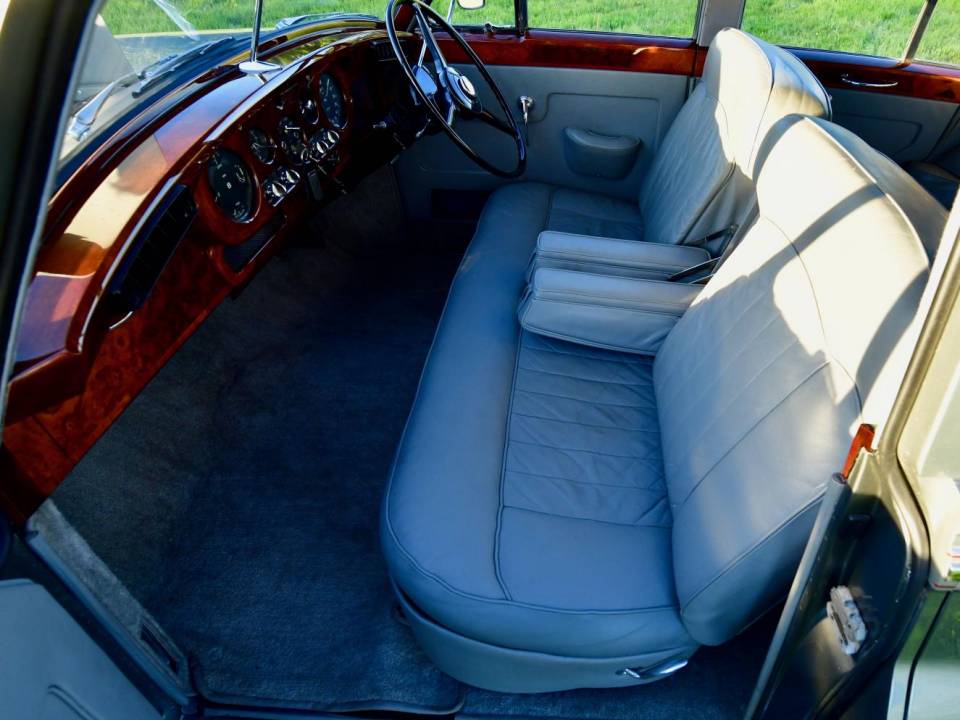 Image 25/47 of Bentley S 2 (1960)