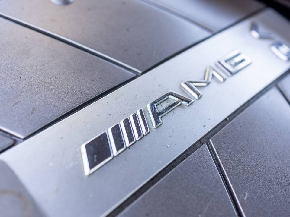 Image 22/50 of Mercedes-Benz CLK 55 AMG (2003)