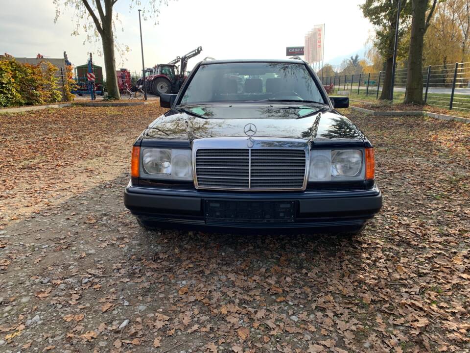 Image 7/149 of Mercedes-Benz 320 TE (1993)