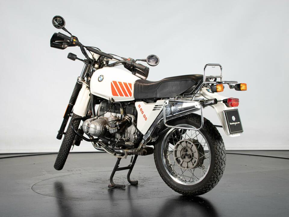 Imagen 2/50 de BMW DUMMY (1989)