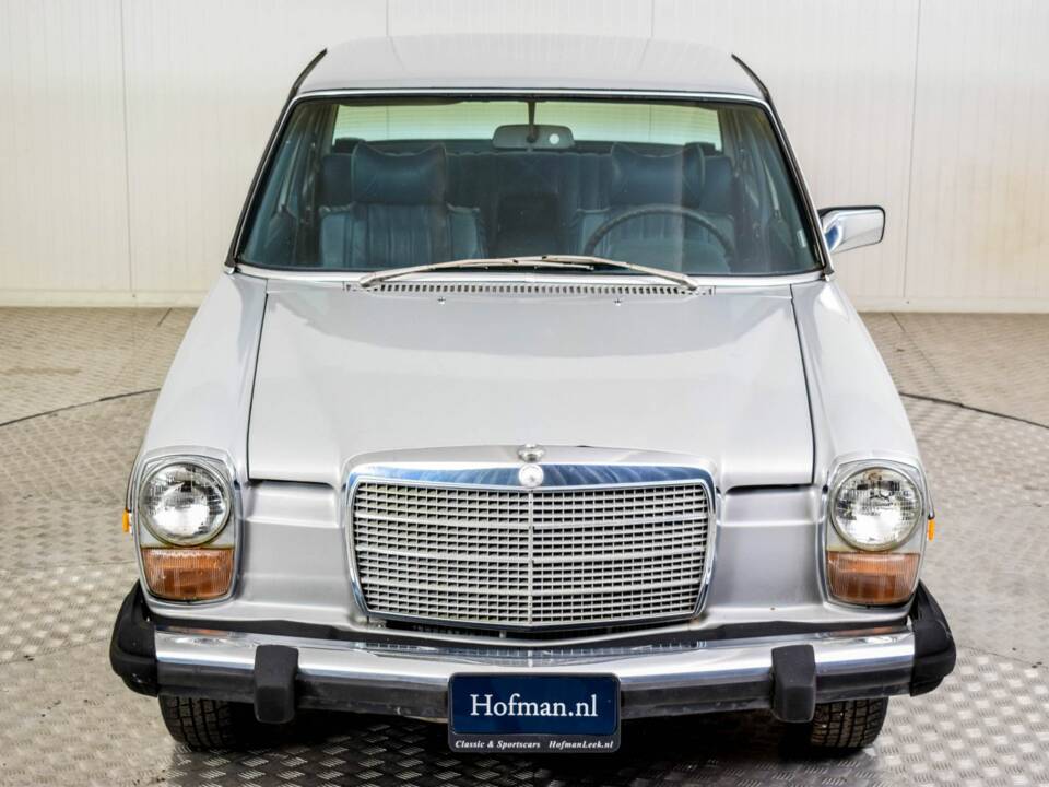 Image 29/50 of Mercedes-Benz 240 D (1976)