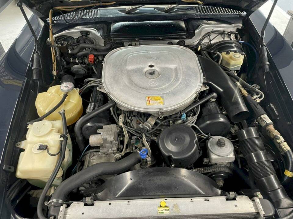 Afbeelding 23/36 van Mercedes-Benz 560 SL (1988)