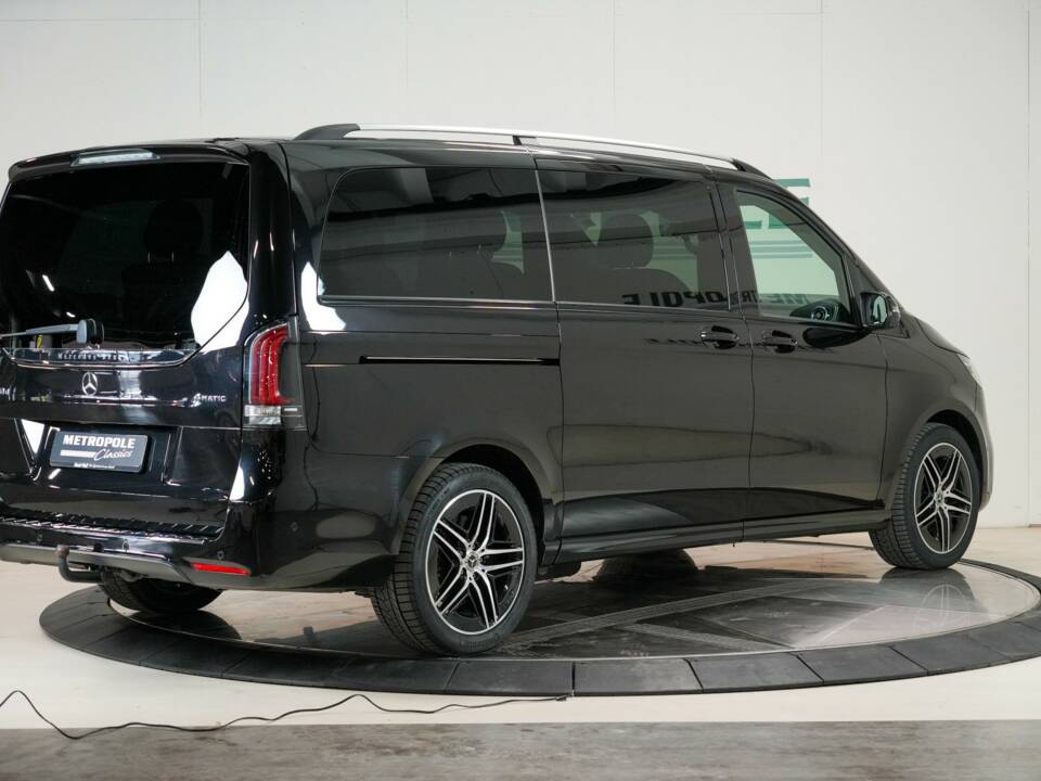 Image 3/35 of Mercedes-Benz V 300 d 4MATIC (2025)