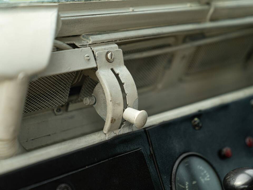 Bild 33/50 von Land Rover 88 Lightweight (1977)