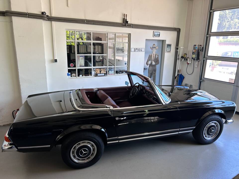 Image 13/36 of Mercedes-Benz 280 SL (1970)