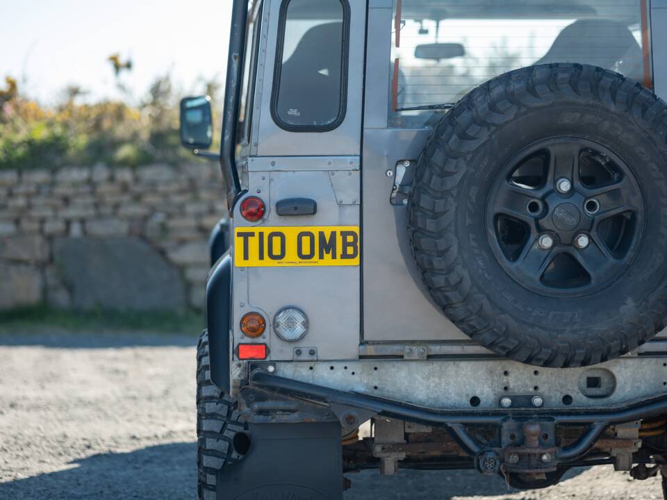 Afbeelding 21/33 van Land Rover Defender 90 Td5 (2001)