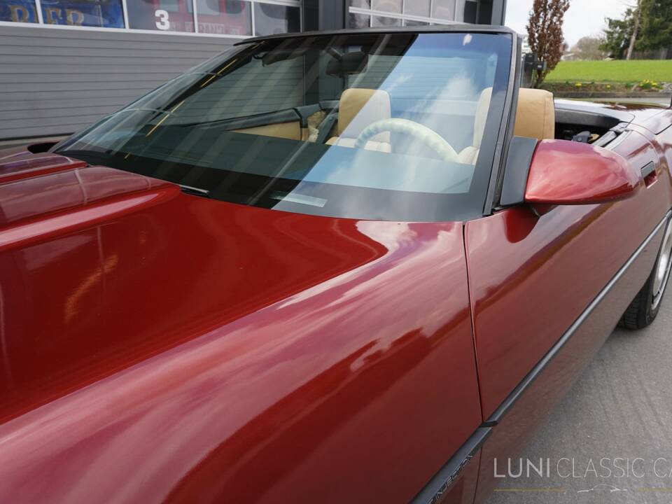 Afbeelding 15/45 van Chevrolet Corvette Convertible (1988)