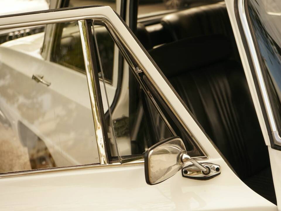 Image 81/100 of Alfa Romeo Giulia Nuova Super 1300 (1977)