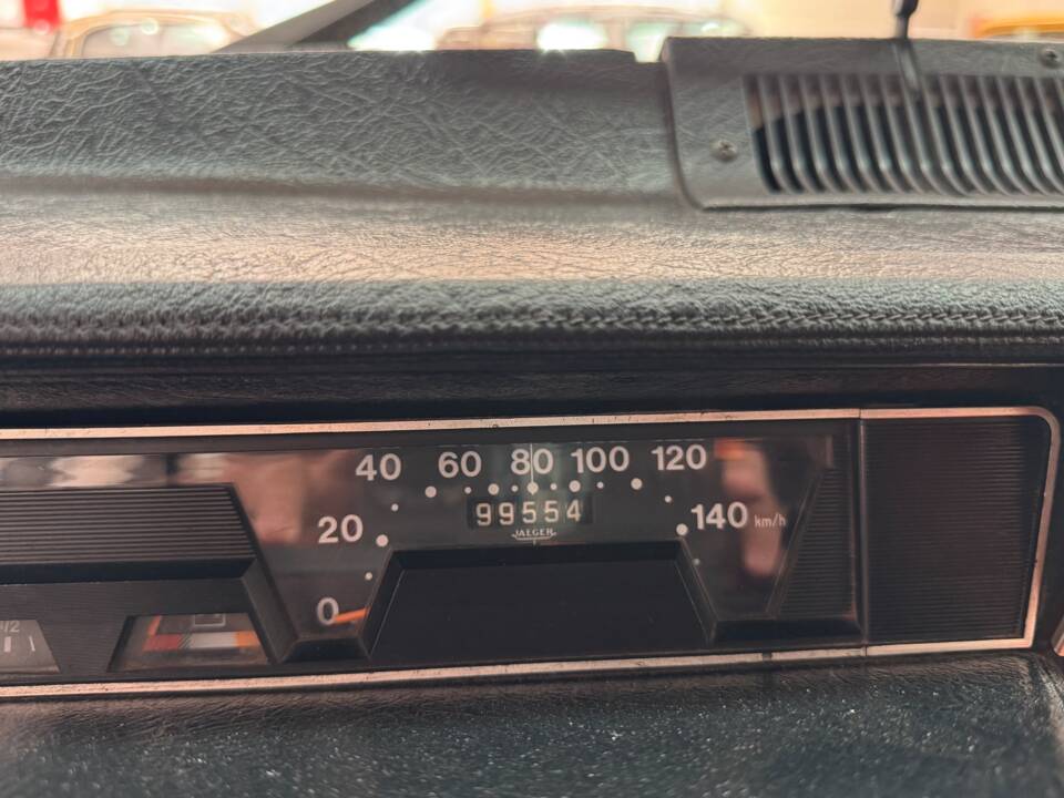 Image 18/19 of Renault R 6 GTL (1980)