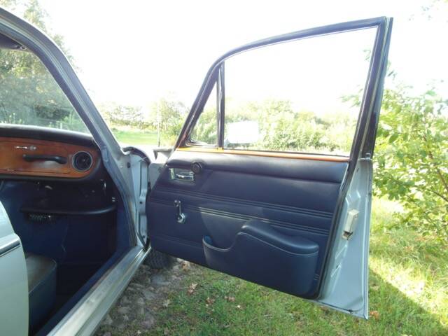 Image 54/60 of Jaguar XJ 6 4.2 (1972)