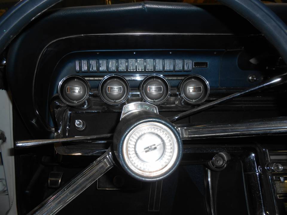 Image 2/7 of Ford Thunderbird Landau Coupe (1965)