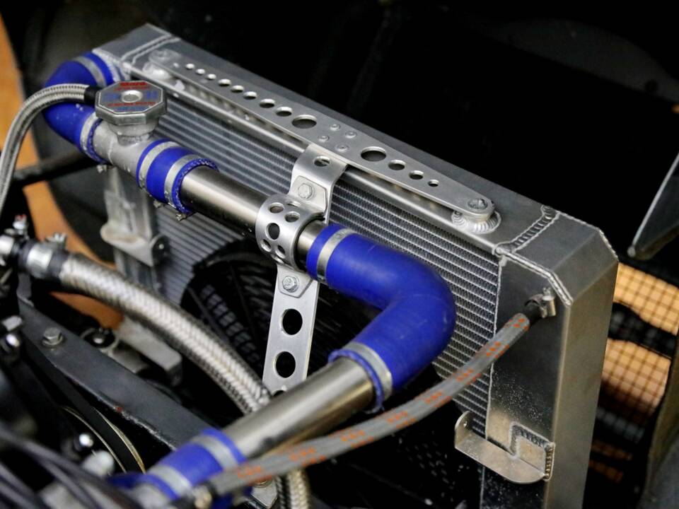 Image 15/17 de Jaguar E-Type (1970)