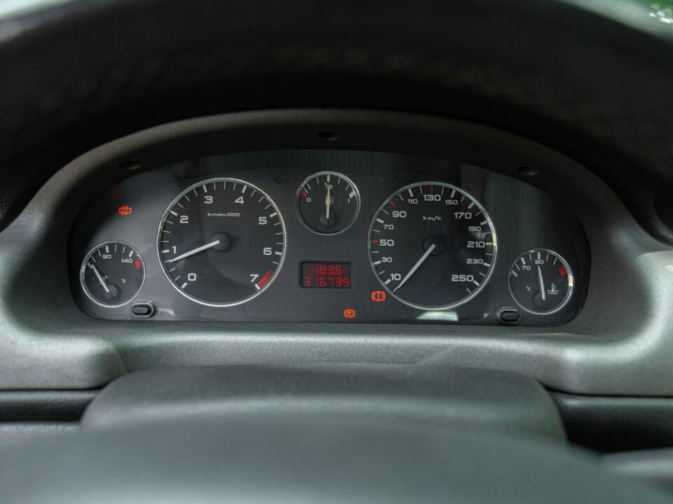 Obraz 38/48 pojazdu Peugeot 406 Coupé 2.0 16V (2000)