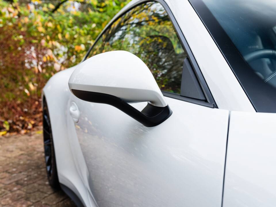 Image 16/42 of Porsche 911 R (2016)