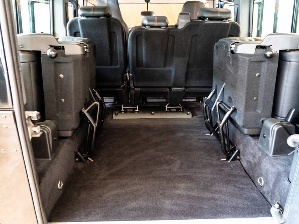 Bild 20/30 von Land Rover Defender 110 (2013)
