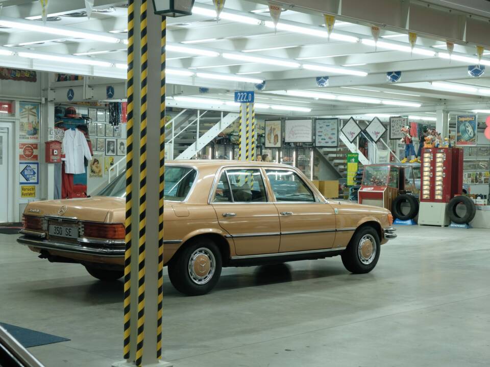Image 12/50 de Mercedes-Benz 350 SE (1973)