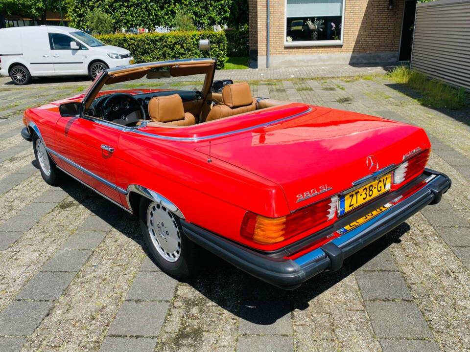 Image 6/50 de Mercedes-Benz 380 SL (1984)