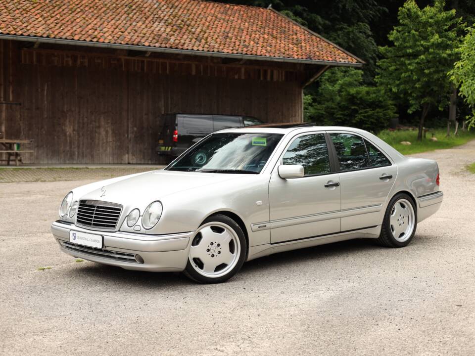 Image 1/98 de Mercedes-Benz E 50 AMG (1996)