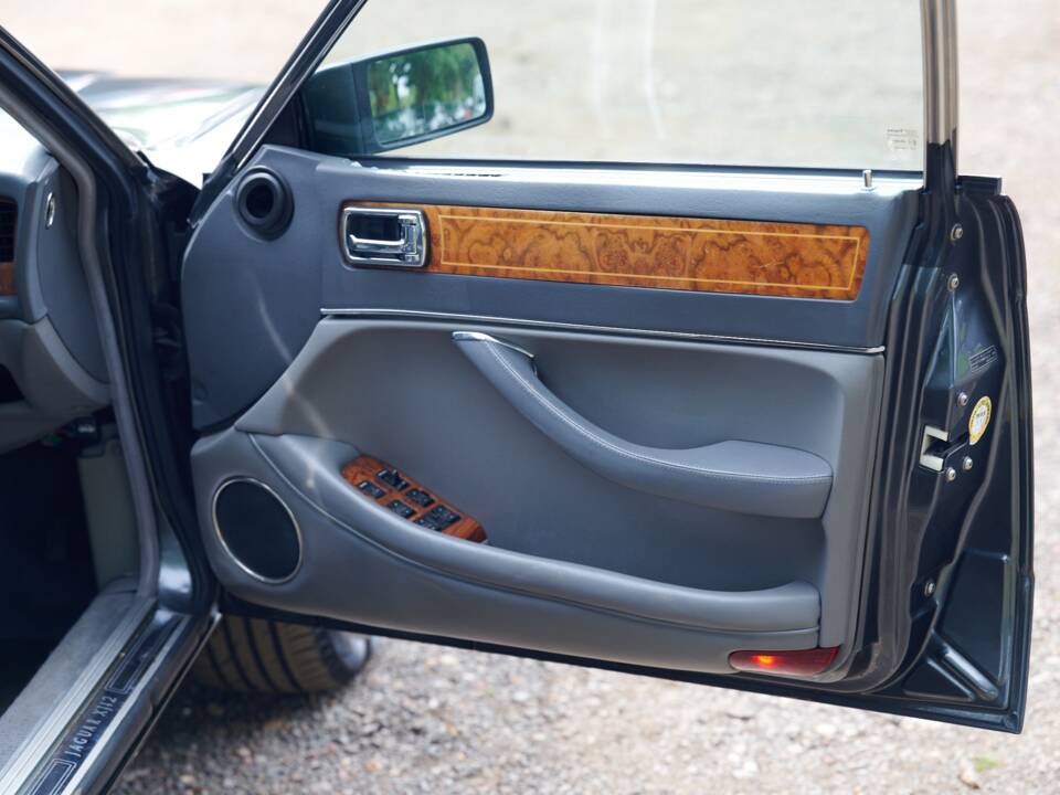 Afbeelding 22/50 van Jaguar XJ12 6.0 (1994)