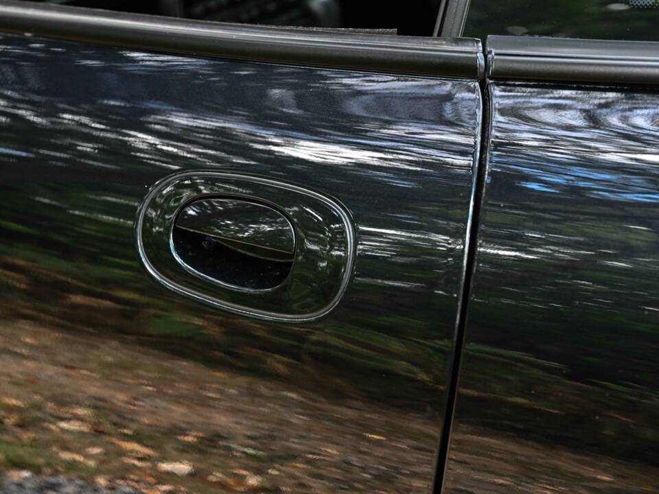 Image 16/50 of Jaguar XKR (2006)