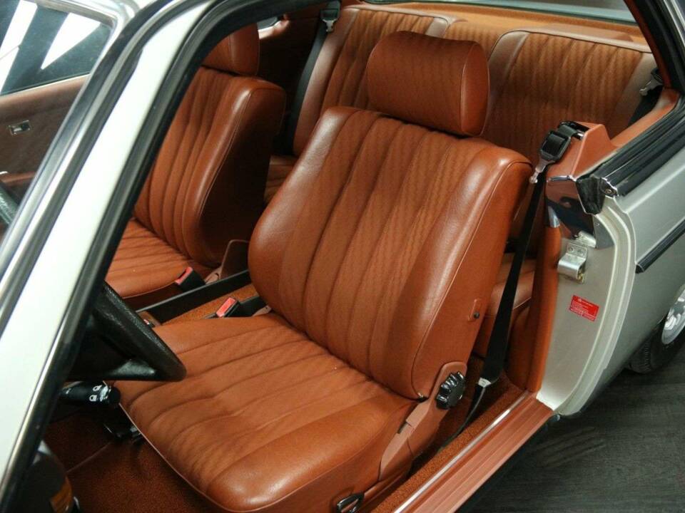 Image 12/50 of Mercedes-Benz 280 CE (1980)