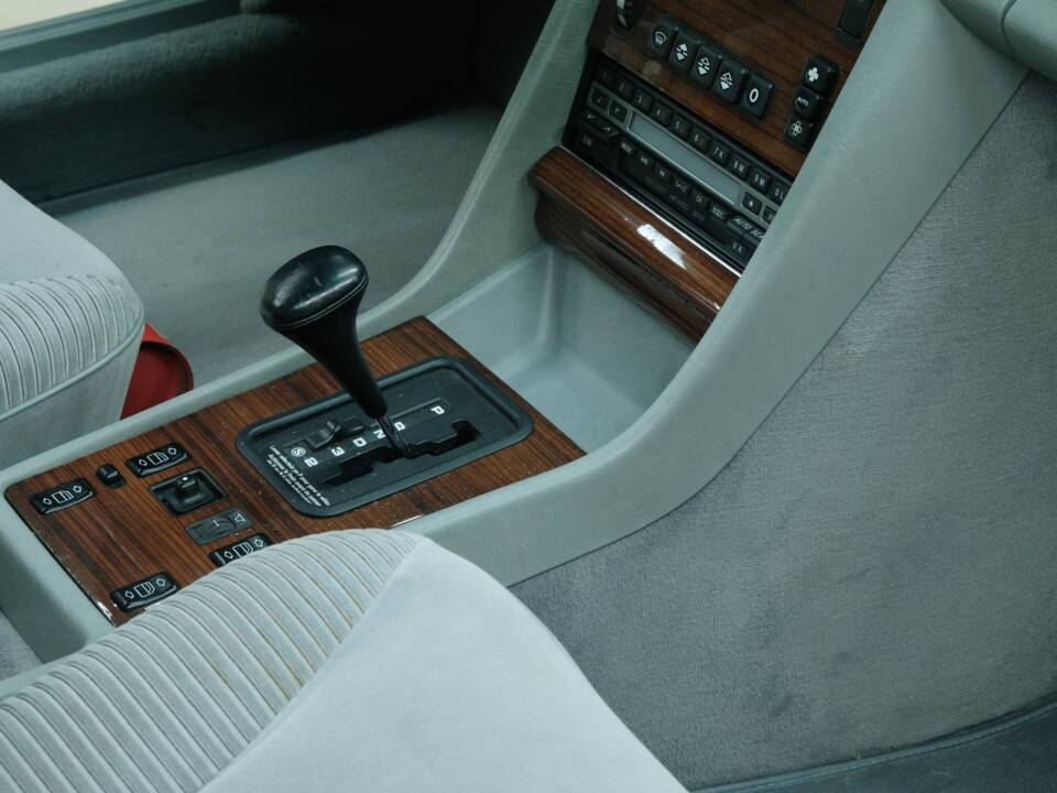 Bild 26/50 von Mercedes-Benz 300 SEL (1991)
