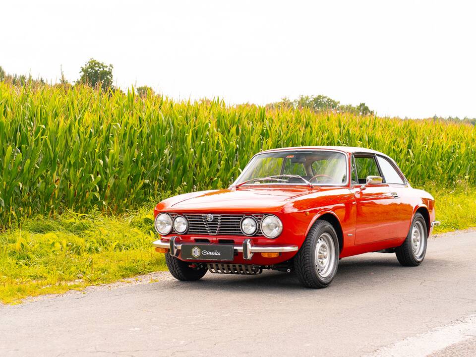 Image 2/53 of Alfa Romeo 2000 GT Veloce (1975)