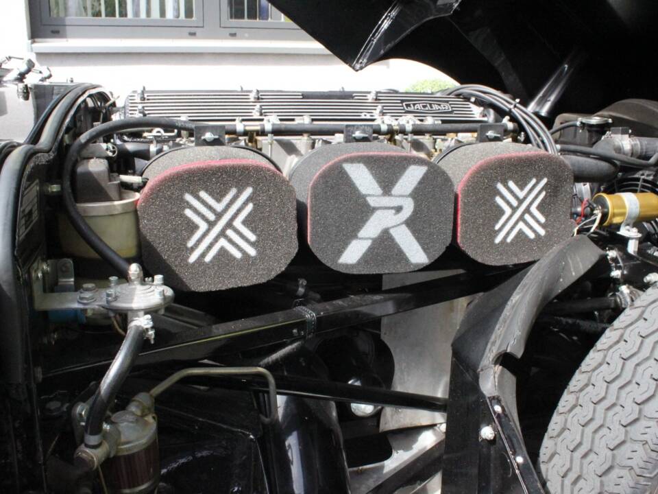 Image 7/24 of Jaguar E-Type (1970)