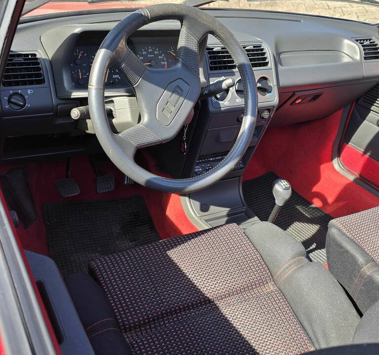 Image 2/8 of Peugeot 205 CTi (1990)