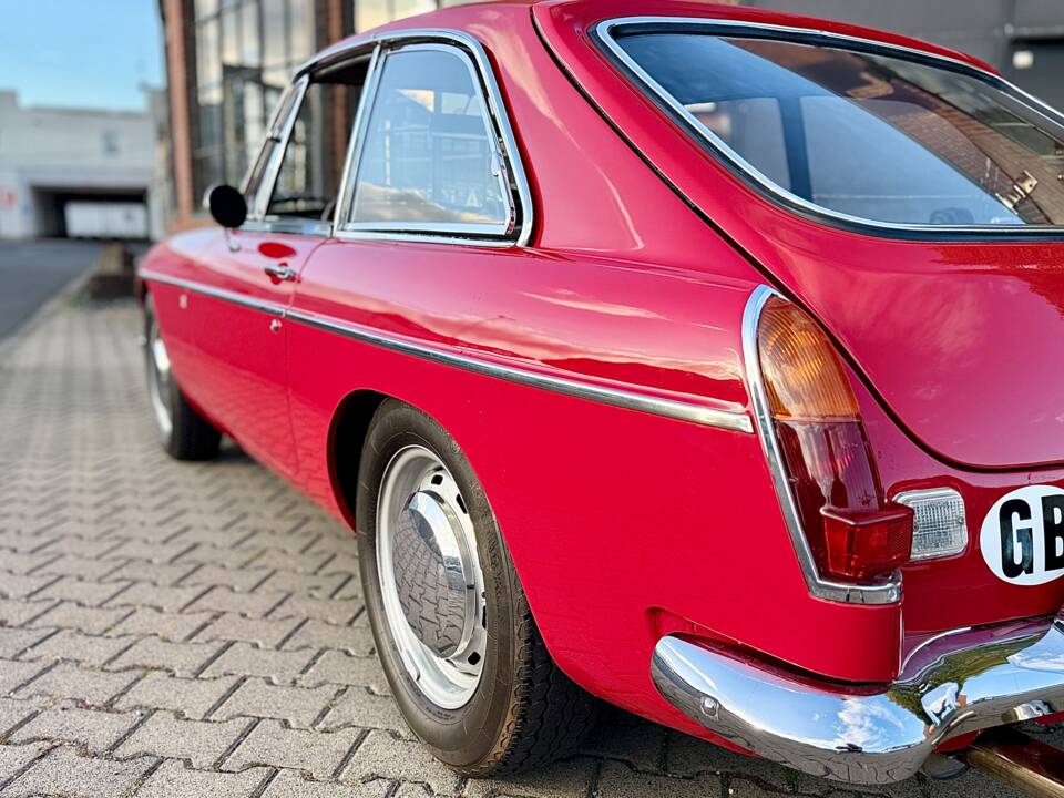 Bild 13/21 von MG MGC GT (1968)