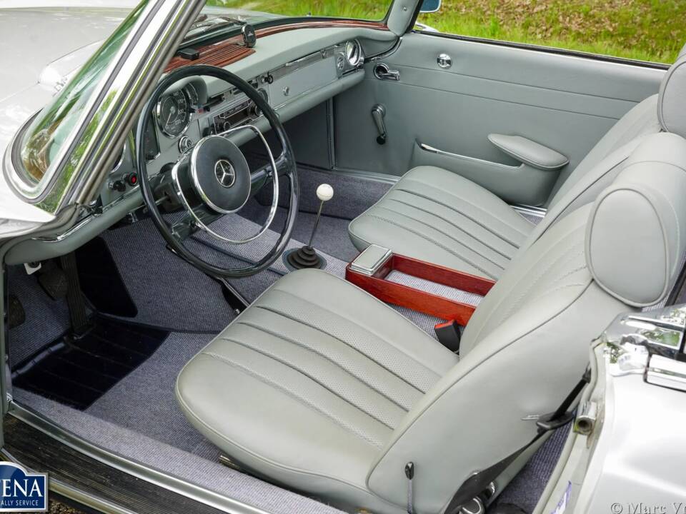 Image 21/49 of Mercedes-Benz 230 SL (1964)