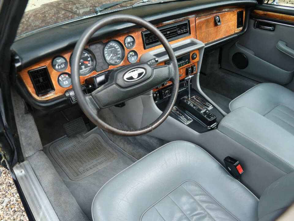 Imagen 3/50 de Jaguar XJ 12 (1985)
