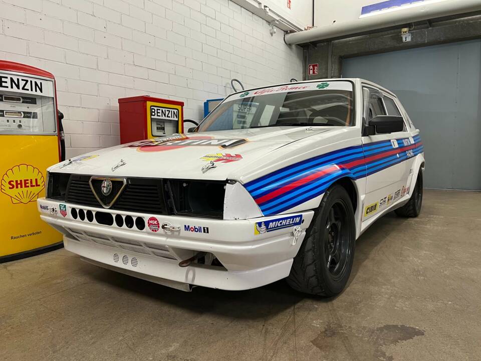 Bild 2/17 von Alfa Romeo 75 3.0 V6 America (1990)