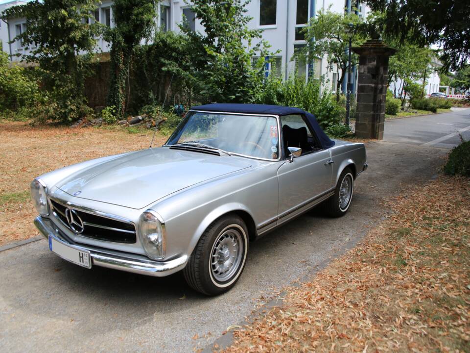 Image 8/37 of Mercedes-Benz 280 SL (1969)