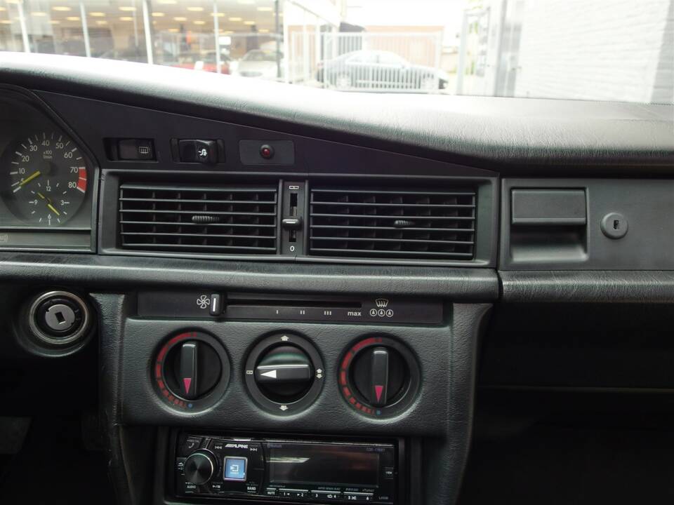 Immagine 48/98 di Mercedes-Benz 190 E 2.3-16 (1985)