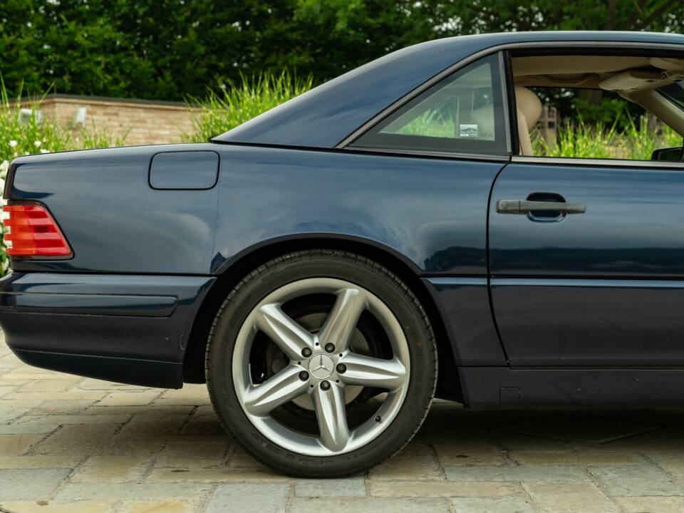 Immagine 26/50 di Mercedes-Benz SL 500 (1998)