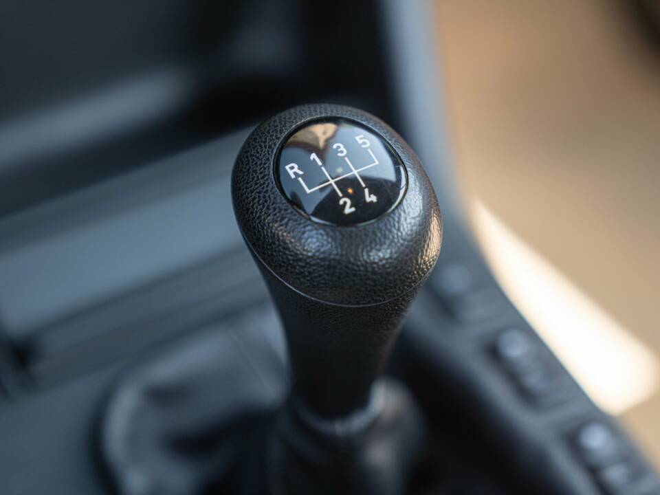 Image 45/50 of BMW 320i (1989)