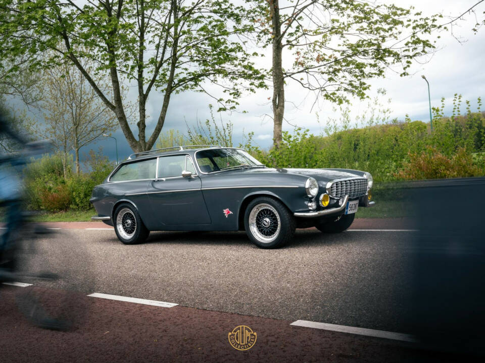 Image 29/47 of Volvo 1800 ES (1972)