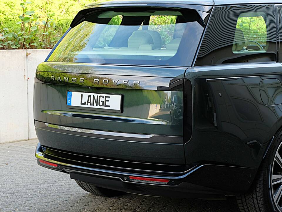 Image 19/61 of Land Rover Range Rover D350 (2025)