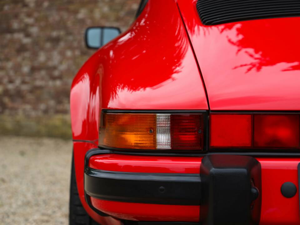 Afbeelding 45/50 van Porsche 911 Carrera 3.2 (1988)