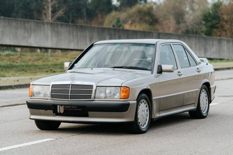 Image 3/69 de Mercedes-Benz 190 E 2.3-16 (1988)